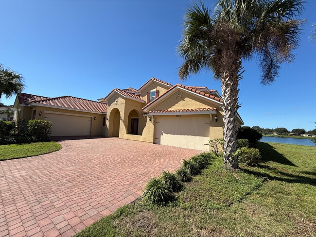 3703 Dockside Dr in Kissimmee, FL - Foto de edificio - Building Photo