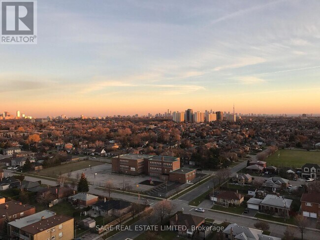 800-1800 Lawrence Ave W