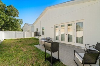 12312 Pittsfield Ave in Tampa, FL - Building Photo - Building Photo