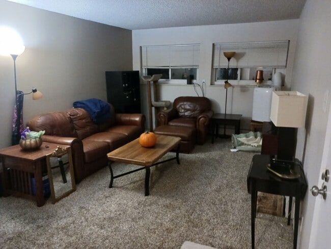 451 Golden Cir, Unit 112 - Bedroom 1 in Golden, CO - Foto de edificio - Building Photo