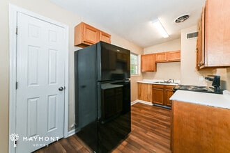 4932 Tallyho Ave in Jacksonville, FL - Foto de edificio - Building Photo