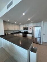 1265 NE 199th St, Unit 522 in Miami, FL - Building Photo - Building Photo