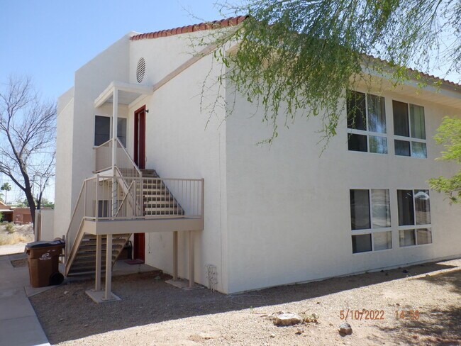 9885 E La Palma Ave, Unit 201 in Gold Canyon, AZ - Foto de edificio - Building Photo