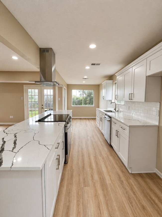 214 Oleander St in Lake Jackson, TX - Building Photo - Building Photo