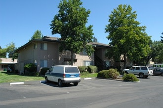 Cinnamon Village in Chico, CA - Foto de edificio - Building Photo