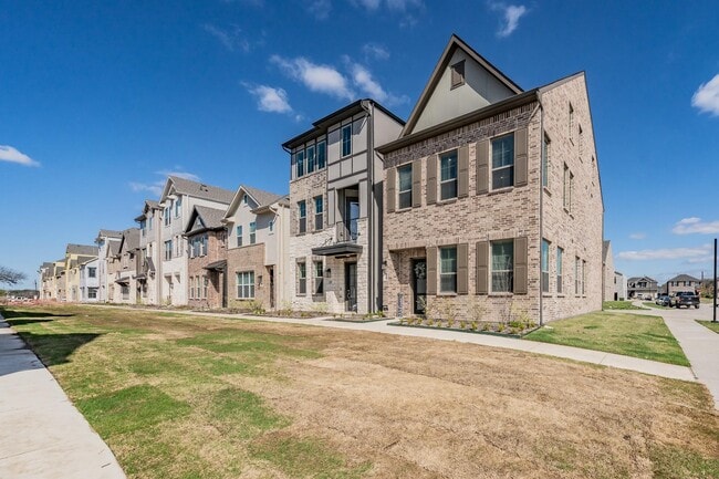 7505 Laburnam Rd in Dallas, TX - Foto de edificio - Building Photo