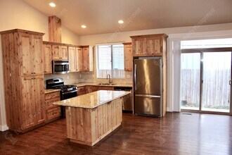 21330 N E Livingston Dr in Bend, OR - Building Photo - Building Photo