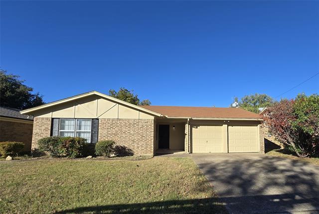 5925 Oak Hill Rd in Watauga, TX - Building Photo