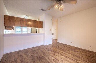 2414 Longview St in Austin, TX - Building Photo - Building Photo