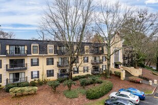 Lenox Heights in Atlanta, GA - Building Photo