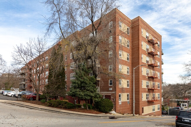 1-11 Balint Dr in Yonkers, NY - Building Photo - Building Photo