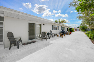 517 108th Ave N in Naples, FL - Building Photo - Building Photo