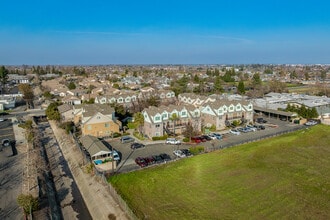 Magpie Creek Condominiums in Sacramento, CA - Building Photo - Building Photo