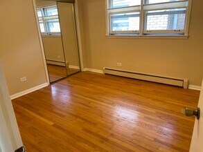 2318 N 72nd Ct, Unit 2 in Elmwood Park, IL - Foto de edificio - Building Photo