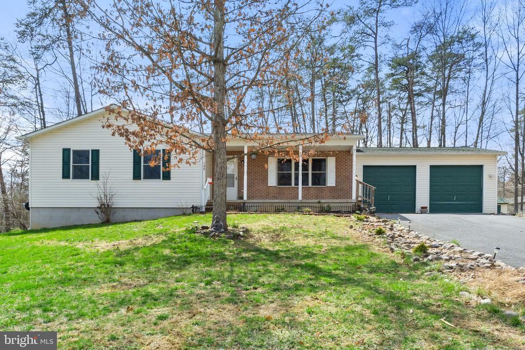 100 Woodlands Ln in Whitacre, VA - Foto de edificio