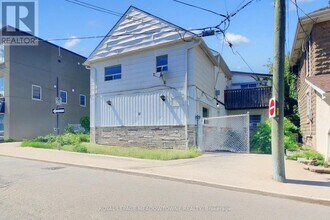 12 Wesleyan St in Halton Hills, ON - Building Photo - Building Photo