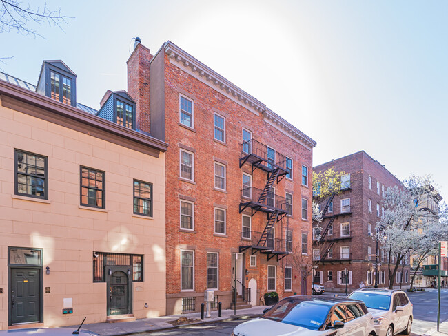 82-84 Bedford St in New York, NY - Building Photo - Building Photo