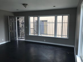 1241 W 102nd St in Los Angeles, CA - Building Photo - Building Photo