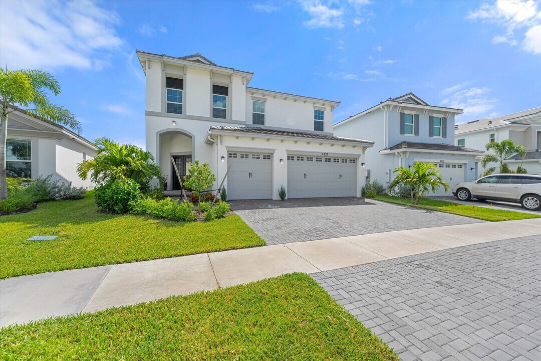 5333 Liberty Ln in Westlake, FL - Building Photo