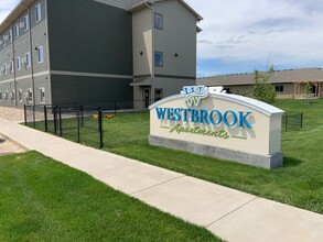 Westbrook Estates in Yankton, SD - Foto de edificio - Building Photo