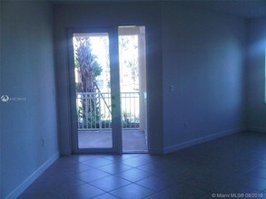 10022 NW 7th St-Unit -107 in Miami, FL - Building Photo - Building Photo