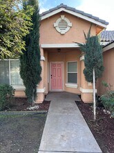 615 New Zealand Dr in Bakersfield, CA - Building Photo - Building Photo