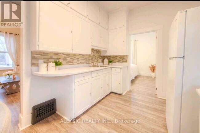 271 Brock St in Brantford, ON - Building Photo - Building Photo