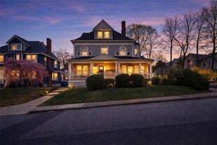 739 Rock St in Fall River, MA - Building Photo