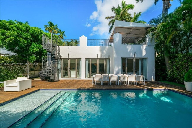 110 3rd San Marino Terrace in Miami Beach, FL - Building Photo - Building Photo