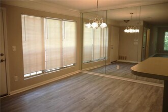 308 Mill Pond Ct SE in Smyrna, GA - Foto de edificio - Building Photo