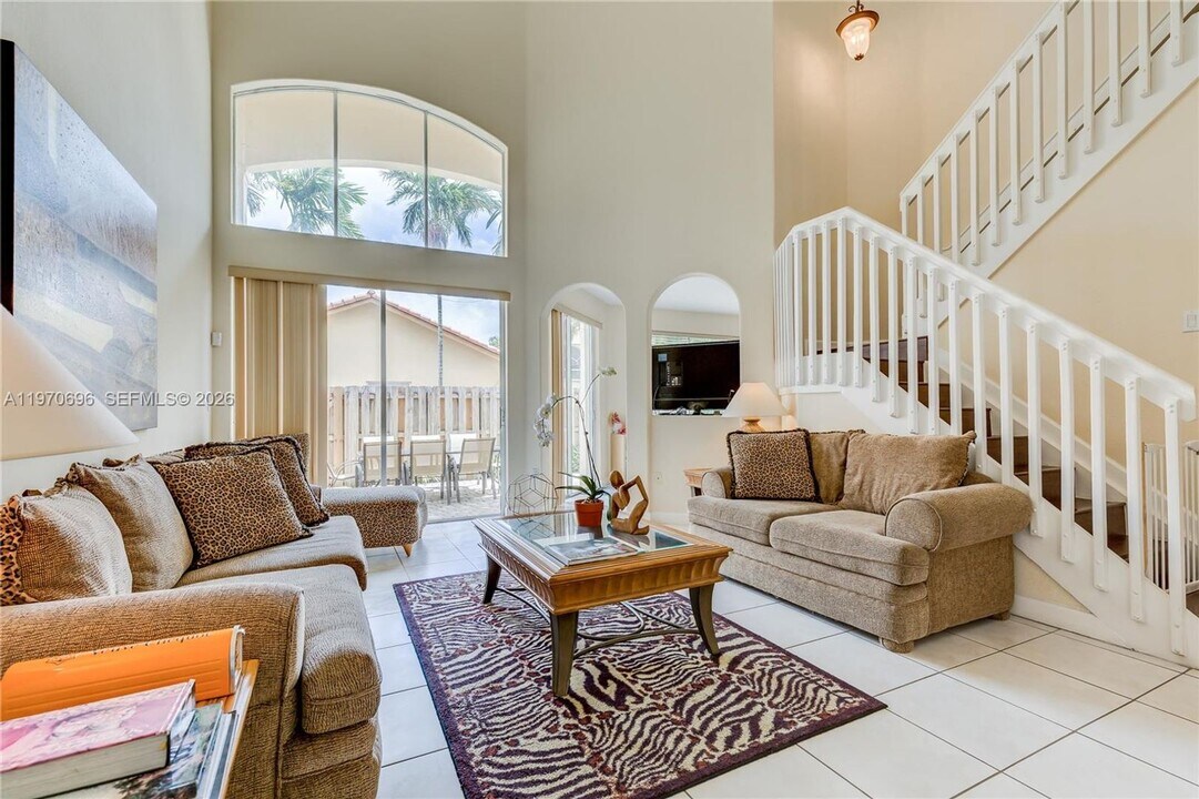 11264 NW 54th Terrace in Doral, FL - Building Photo