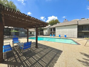 Suncrest in Dallas, TX - Building Photo - Building Photo