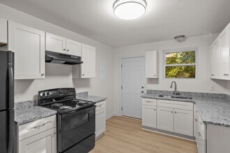 2000 Flower Ln in Chesapeake, VA - Building Photo - Building Photo