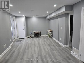 306 Bessborough Dr in Milton, ON - Building Photo - Building Photo