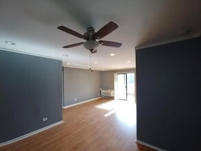 2245 Nichols Rd, Unit B in Arlington Heights, IL - Foto de edificio - Building Photo