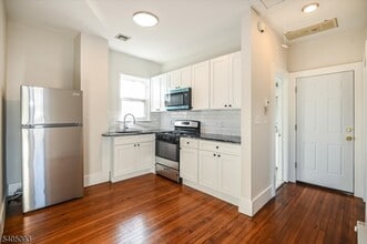 265 McBride Ave, Unit 267 in Paterson, NJ - Foto de edificio - Building Photo