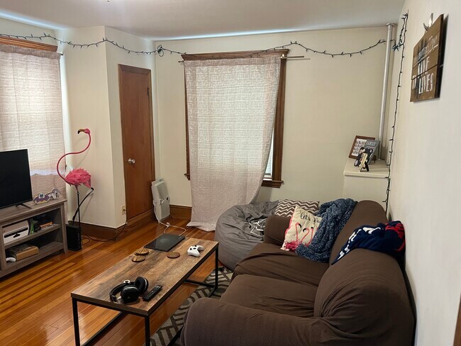 8 King Ave, Unit 1-2 in Medford, MA - Building Photo - Building Photo