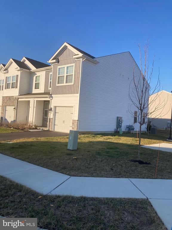 103 Alexander Wy in Mount Holly, NJ - Building Photo - Building Photo