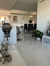 911 E Ponce De Leon Blvd in Coral Gables, FL - Building Photo - Building Photo