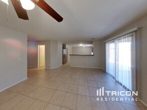 11328 W Hazelwood St in Phoenix, AZ - Building Photo - Building Photo