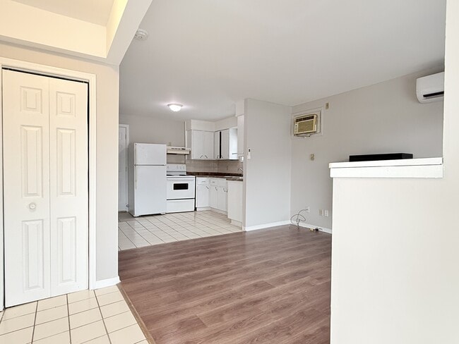 2403 Pillette Rd in Windsor, ON - Building Photo - Building Photo