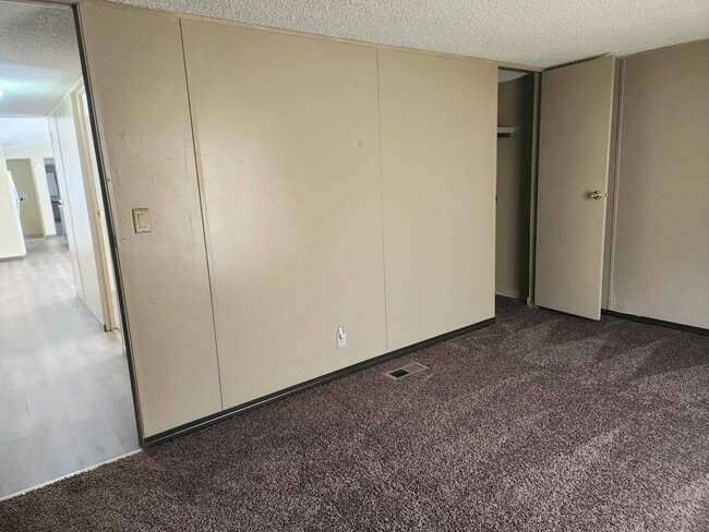 1310 N Avenue J in Portales, NM - Building Photo - Building Photo