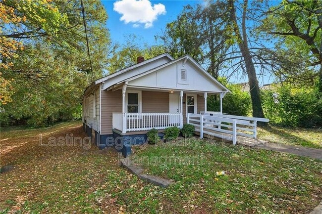 2051 Bloomfield Dr in Winston-Salem, NC - Building Photo - Building Photo