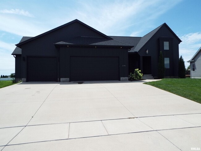 6745 Joseph Wy in Bettendorf, IA - Building Photo - Building Photo