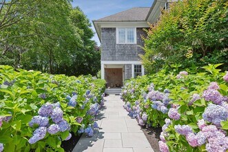 121 Post Ln in Southampton, NY - Foto de edificio - Building Photo