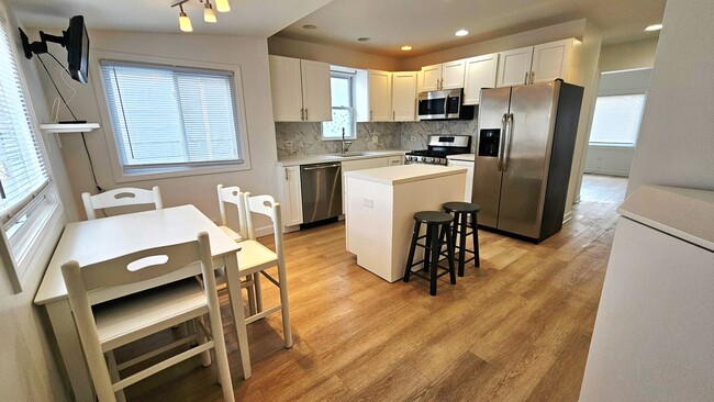 2704 N New England Ave in Chicago, IL - Building Photo - Building Photo