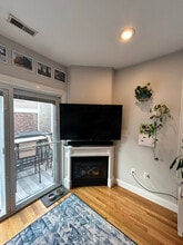 7 Leeds St, Unit 2 in Boston, MA - Foto de edificio - Building Photo