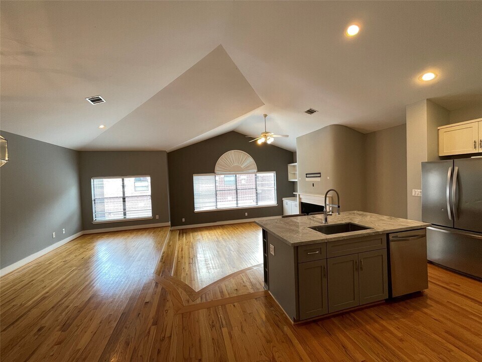 9822 Samantha Suzanne Ct in Houston, TX - Building Photo