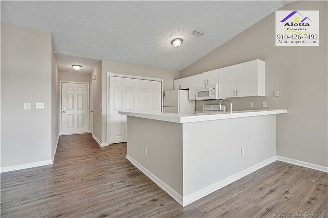 6800 Willowbrook Dr in Fayetteville, NC - Building Photo - Building Photo