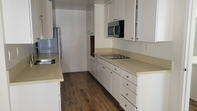 8110 Redlands St in Los Angeles, CA - Foto de edificio - Building Photo